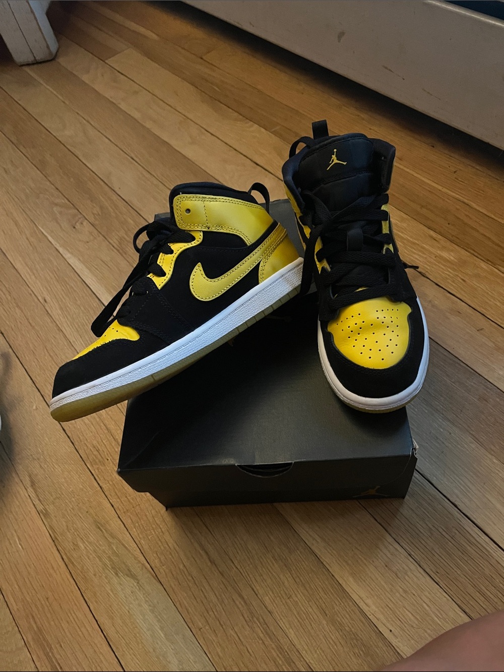Nike Jordan Kids' High-Top Sneakers in Black and Yellow